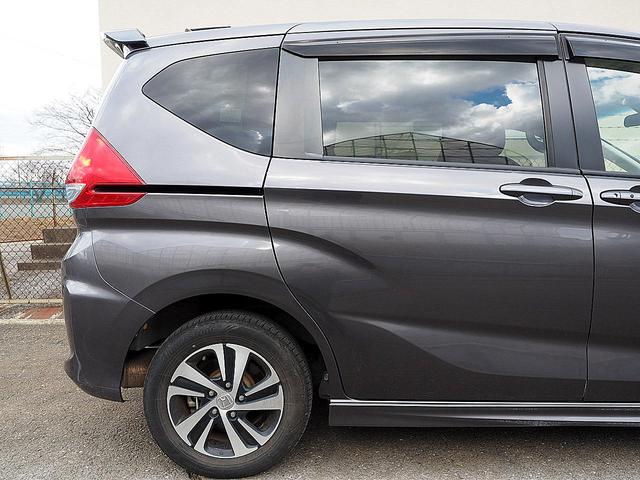 フリードハイブリッド ハイブリッド・Ｇホンダセンシング　４ＷＤ／ホンダセンシング／アダプティブクルーズコントロール／衝突軽減ブレーキ／車線維持支援システム／Ｃ＆Ｓパッケージ／両側パワースライド／ナビＴＶ／リアカメラ／ＥＴＣ／ＬＥＤ／シートヒーター／スマキー（6枚目）