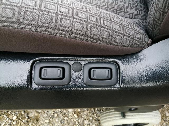 ポルテ Ｘ　サイドアクセス車　Ｂタイプ　手動車いす用収納装置付　車検２年付　脱着シート仕様　手動式　リモコン式回転昇降シート　車いす用収納装置電動式　３名乗車　パワースライドドア　キーレス　ＥＴＣ　全国対応１年保証付き　修復歴無し（16枚目）