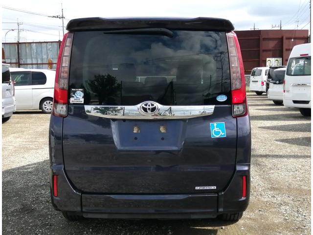 ノア Ｓｉ　車いす仕様車　スロープタイプ　タイプ２　サードシート付　車検２年付　後退防止装置　車いす１名＋５名乗車　通常８名乗車　純正ナビ　バックカメラ　フルセグＴＶ　バックカメラ　フリップダウンモニター　ＥＴＣ　両側パワースライドドア　全国１年保証付き　修復歴無（8枚目）