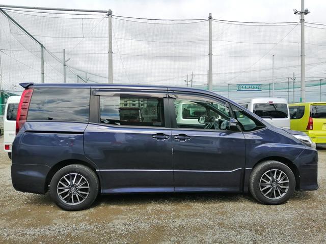 ノア Ｓｉ　車いす仕様車　スロープタイプ　タイプ２　サードシート付　車検２年付　後退防止装置　車いす１名＋５名乗車　通常８名乗車　純正ナビ　バックカメラ　フルセグＴＶ　バックカメラ　フリップダウンモニター　ＥＴＣ　両側パワースライドドア　全国１年保証付き　修復歴無（9枚目）