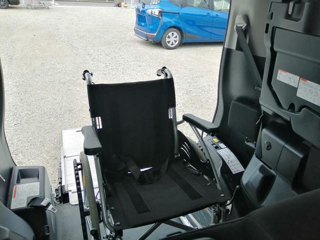 ノア Ｓｉ　車いす仕様車　スロープタイプ　タイプ２　サードシート付　車検２年付　後退防止装置　車いす１名＋５名乗車　通常８名乗車　純正ナビ　バックカメラ　フルセグＴＶ　バックカメラ　フリップダウンモニター　ＥＴＣ　両側パワースライドドア　全国１年保証付き　修復歴無（18枚目）