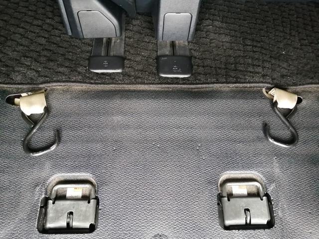 ノア Ｓｉ　車いす仕様車　スロープタイプ　タイプ２　サードシート付　車検２年付　後退防止装置　車いす１名＋５名乗車　通常８名乗車　純正ナビ　バックカメラ　フルセグＴＶ　バックカメラ　フリップダウンモニター　ＥＴＣ　両側パワースライドドア　全国１年保証付き　修復歴無（21枚目）