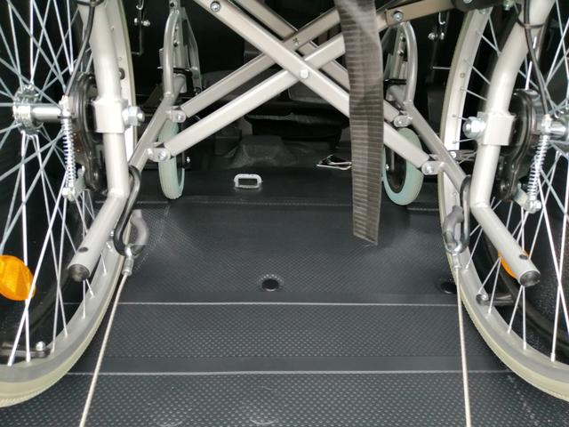 シエンタ ハイブリッドG 車いす仕様車(スロープタイプ タイプ1 助手席側セカンドシート付)車検2年付 車いす1名+3名乗車 通常5名乗車 純正ナビ バックカメラ 両側パワースライドドア スマートキー ETC クルーズコントロール 全国1年保証付き 修復無(16枚目)