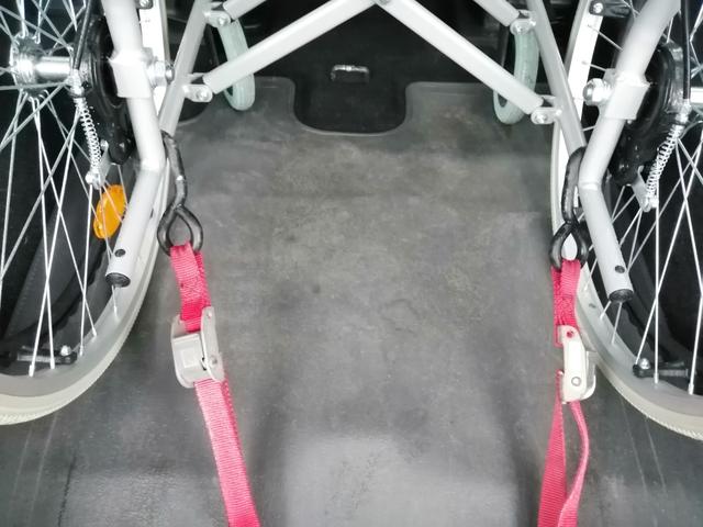 ＮＶ１００クリッパーリオ チェアキャブ　スロープタイプ　車検２年付　福祉装置点検済　車いす１名＋３名乗車　通常４名乗車　リモコン式電動ウィンチ　社外ナビ　　エマージェンシーブレーキ　プッシュエンジンスタート　全国対応１年保証付き　修復歴無し（15枚目）