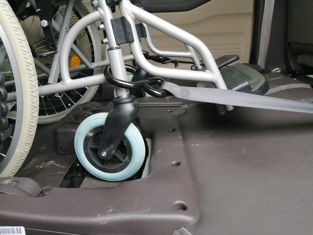 Ｎ－ＢＯＸ 　車検　２年付　車いすスロープ　福祉装置点検済　車いす１名＋２名乗車　通常４名乗車　リモコン式電動ウィンチ　社外ナビ　バックカメラ　ＥＴＣ　全国対応１年保証付き　修復歴無し（19枚目）