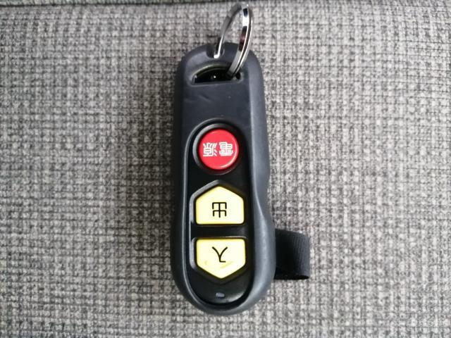 Ｎ－ＢＯＸ 　車検　２年付　車いすスロープ　福祉装置点検済　車いす１名＋２名乗車　通常４名乗車　リモコン式電動ウィンチ　社外ナビ　バックカメラ　ＥＴＣ　全国対応１年保証付き　修復歴無し（68枚目）