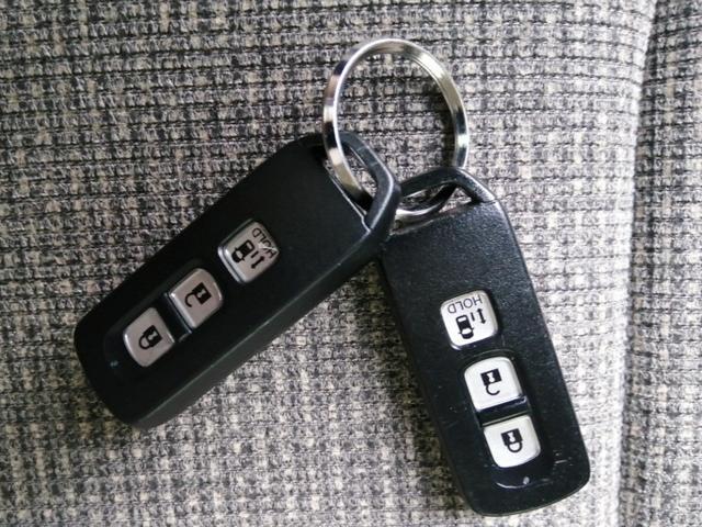 Ｎ－ＢＯＸ 　車検　２年付　車いすスロープ　福祉装置点検済　車いす１名＋２名乗車　通常４名乗車　リモコン式電動ウィンチ　社外ナビ　バックカメラ　ＥＴＣ　全国対応１年保証付き　修復歴無し（69枚目）