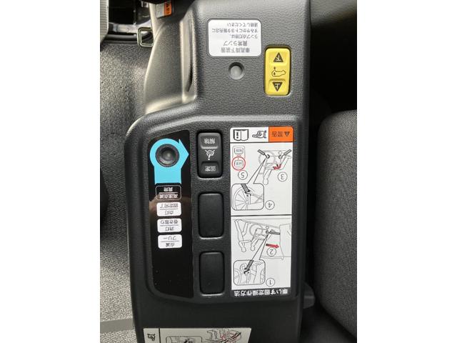 ヴォクシー Ｓ－Ｇ　タイプＩＩ　サードシート付　車検２年付　福祉装置点検済　車いす１名＋４名乗車トヨタセーフティセンス　両側パワースライドドア　ユニバーサルステップ付　全国１年保証付き　修復歴無（14枚目）