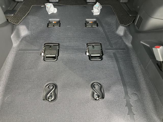 ヴォクシー Ｓ－Ｇ　タイプＩＩ　サードシート付　車検２年付　福祉装置点検済　車いす１名＋４名乗車トヨタセーフティセンス　両側パワースライドドア　ユニバーサルステップ付　全国１年保証付き　修復歴無（20枚目）