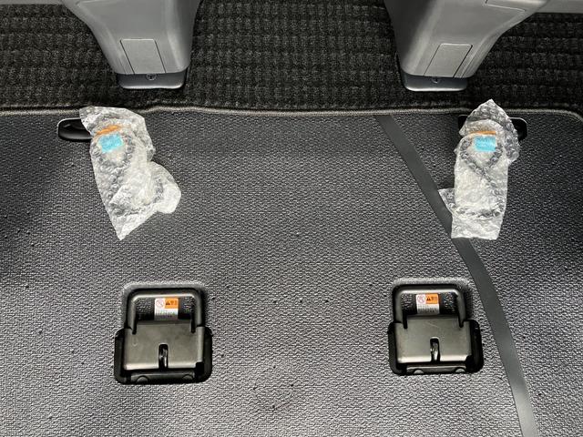 ヴォクシー Ｓ－Ｇ　タイプＩＩ　サードシート付　車検２年付　福祉装置点検済　車いす１名＋４名乗車トヨタセーフティセンス　両側パワースライドドア　ユニバーサルステップ付　全国１年保証付き　修復歴無（21枚目）