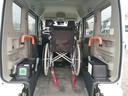 チェアキャブ　スロープタイプ　車検２年付　福祉装置点検済　車いす１名＋３名乗車　通常４名乗車　リモコン式電動ウィンチ　社外ナビ　　エマージェンシーブレーキ　プッシュエンジンスタート　全国対応１年保証付き　修復歴無し（16枚目）