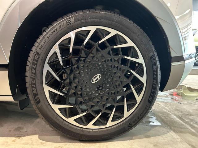 アイオニック５ ラウンジ　ＡＷＤ　ヒョンデ正規認定中古車　ワンオーナー　ビジョンルーフ　本革シート　１２．３インチモニター　ヘッドアップディスプレイ　ビルトインドライブレコーダー　アラウンドビューモニター　１９インチアルミホイール（31枚目）