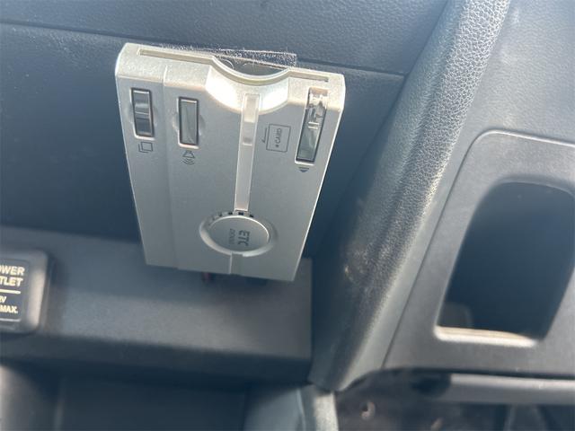 フィット Ｇ　ＥＴＣ　ナビ　アルミホイール　キーレスエントリー　ＣＶＴ　盗難防止システム　衝突安全ボディ　ＡＢＳ　エアコン　パワーステアリング　パワーウィンドウ（5枚目）