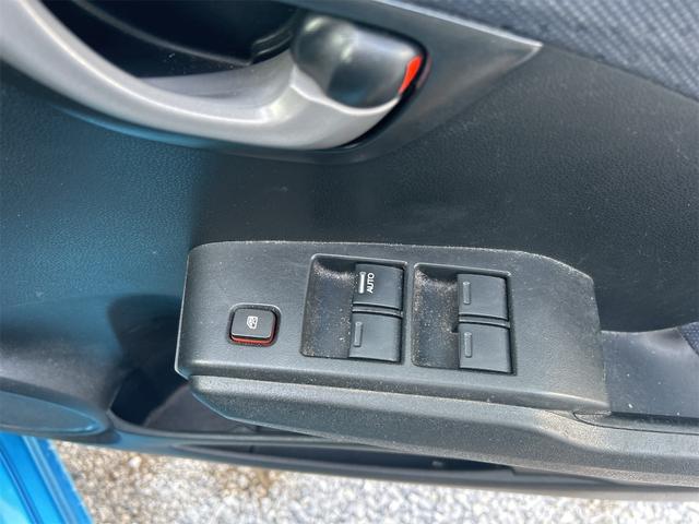 フィット Ｇ　ＥＴＣ　ナビ　アルミホイール　キーレスエントリー　ＣＶＴ　盗難防止システム　衝突安全ボディ　ＡＢＳ　エアコン　パワーステアリング　パワーウィンドウ（6枚目）