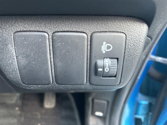 フィット Ｇ　ＥＴＣ　ナビ　アルミホイール　キーレスエントリー　ＣＶＴ　盗難防止システム　衝突安全ボディ　ＡＢＳ　エアコン　パワーステアリング　パワーウィンドウ（7枚目）
