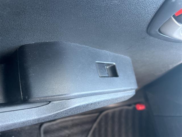 フィット Ｇ　ＥＴＣ　ナビ　アルミホイール　キーレスエントリー　ＣＶＴ　盗難防止システム　衝突安全ボディ　ＡＢＳ　エアコン　パワーステアリング　パワーウィンドウ（9枚目）
