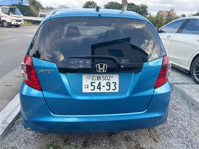 フィット Ｇ　ＥＴＣ　ナビ　アルミホイール　キーレスエントリー　ＣＶＴ　盗難防止システム　衝突安全ボディ　ＡＢＳ　エアコン　パワーステアリング　パワーウィンドウ（16枚目）