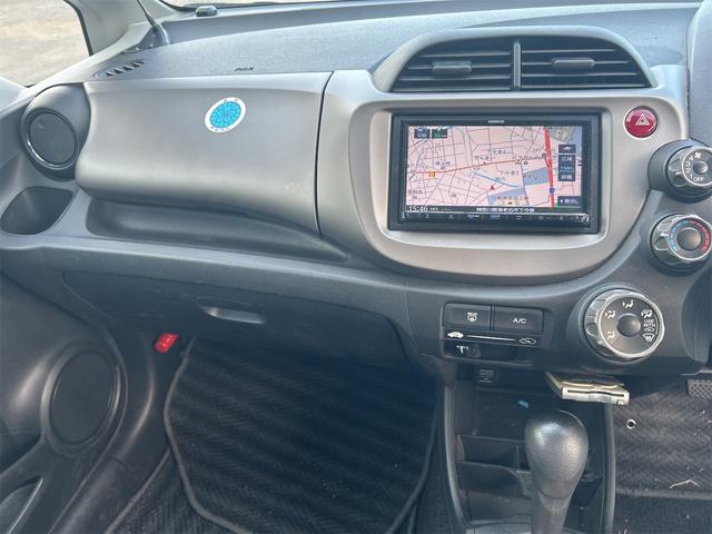 フィット Ｇ　ＥＴＣ　ナビ　アルミホイール　キーレスエントリー　ＣＶＴ　盗難防止システム　衝突安全ボディ　ＡＢＳ　エアコン　パワーステアリング　パワーウィンドウ（22枚目）