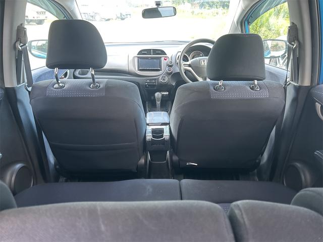 フィット Ｇ　ＥＴＣ　ナビ　アルミホイール　キーレスエントリー　ＣＶＴ　盗難防止システム　衝突安全ボディ　ＡＢＳ　エアコン　パワーステアリング　パワーウィンドウ（28枚目）