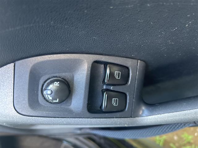 スマートフォーツークーペ 　バックカメラ　ＡＴ　キーレスエントリー　アルミホイール　盗難防止システム　ＡＢＳ　ＣＤ　エアコン　パワーステアリング　パワーウィンドウ（6枚目）