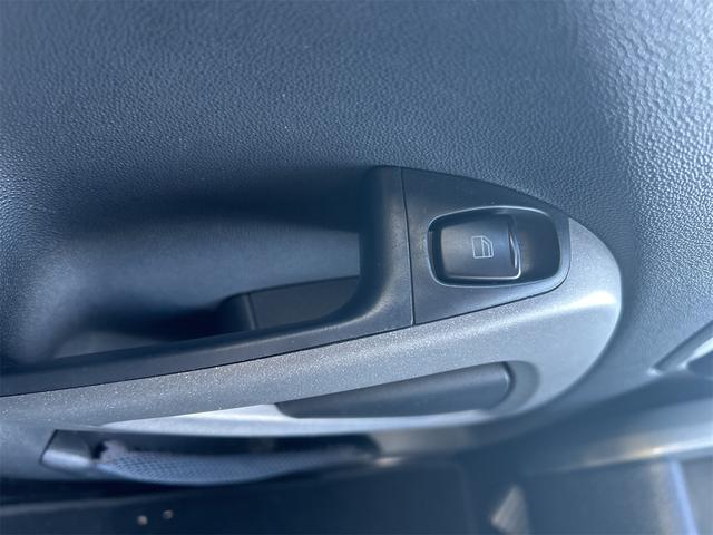 スマートフォーツークーペ 　バックカメラ　ＡＴ　キーレスエントリー　アルミホイール　盗難防止システム　ＡＢＳ　ＣＤ　エアコン　パワーステアリング　パワーウィンドウ（9枚目）
