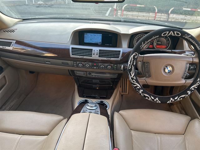 ７シリーズ ７４０ｉ　ドライブレコーダー　ＥＴＣ　クリアランスソナー　オートクルーズコントロール　ナビ　アルミホイール　ＨＩＤ　サンルーフ　ＡＴ　キーレスエントリー　盗難防止システム　パワーシート　ＣＤ　ＭＤ（2枚目）