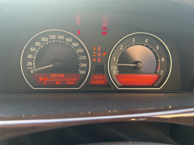 ７シリーズ ７４０ｉ　ドライブレコーダー　ＥＴＣ　クリアランスソナー　オートクルーズコントロール　ナビ　アルミホイール　ＨＩＤ　サンルーフ　ＡＴ　キーレスエントリー　盗難防止システム　パワーシート　ＣＤ　ＭＤ（3枚目）