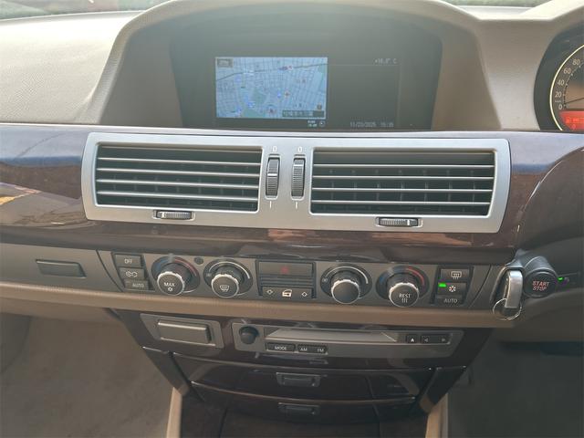 ７シリーズ ７４０ｉ　ドライブレコーダー　ＥＴＣ　クリアランスソナー　オートクルーズコントロール　ナビ　アルミホイール　ＨＩＤ　サンルーフ　ＡＴ　キーレスエントリー　盗難防止システム　パワーシート　ＣＤ　ＭＤ（4枚目）