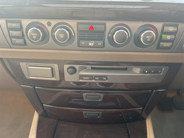 ７シリーズ ７４０ｉ　ドライブレコーダー　ＥＴＣ　クリアランスソナー　オートクルーズコントロール　ナビ　アルミホイール　ＨＩＤ　サンルーフ　ＡＴ　キーレスエントリー　盗難防止システム　パワーシート　ＣＤ　ＭＤ（5枚目）