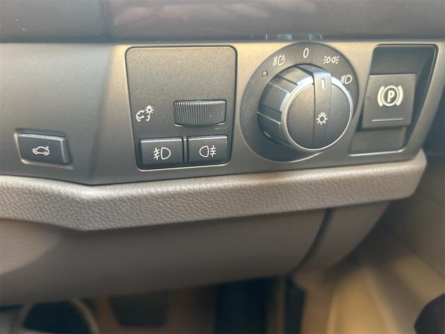 ７シリーズ ７４０ｉ　ドライブレコーダー　ＥＴＣ　クリアランスソナー　オートクルーズコントロール　ナビ　アルミホイール　ＨＩＤ　サンルーフ　ＡＴ　キーレスエントリー　盗難防止システム　パワーシート　ＣＤ　ＭＤ（9枚目）