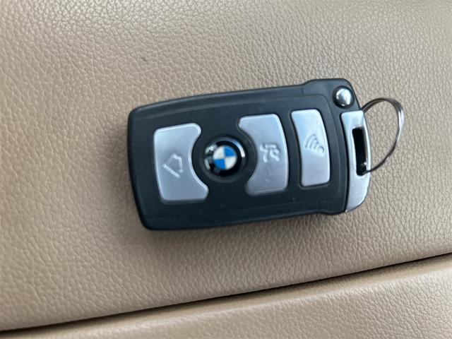 ７シリーズ ７４０ｉ　ドライブレコーダー　ＥＴＣ　クリアランスソナー　オートクルーズコントロール　ナビ　アルミホイール　ＨＩＤ　サンルーフ　ＡＴ　キーレスエントリー　盗難防止システム　パワーシート　ＣＤ　ＭＤ（12枚目）