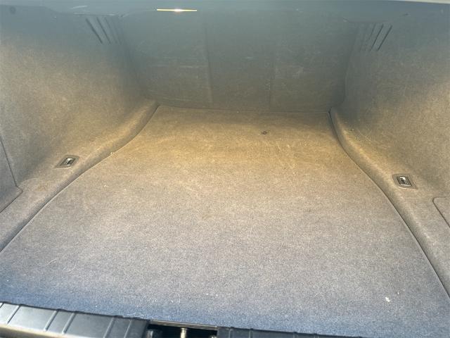 ７シリーズ ７４０ｉ　ドライブレコーダー　ＥＴＣ　クリアランスソナー　オートクルーズコントロール　ナビ　アルミホイール　ＨＩＤ　サンルーフ　ＡＴ　キーレスエントリー　盗難防止システム　パワーシート　ＣＤ　ＭＤ（26枚目）