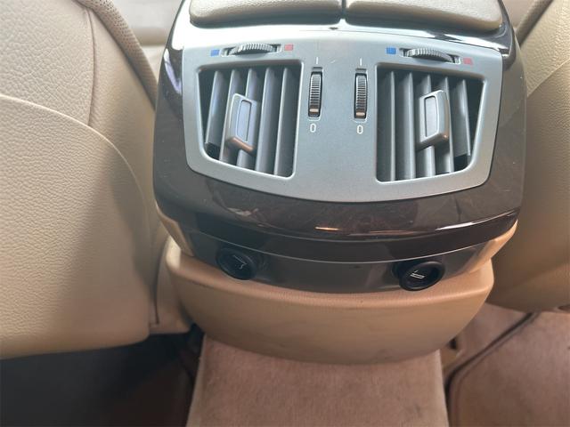 ７シリーズ ７４０ｉ　ドライブレコーダー　ＥＴＣ　クリアランスソナー　オートクルーズコントロール　ナビ　アルミホイール　ＨＩＤ　サンルーフ　ＡＴ　キーレスエントリー　盗難防止システム　パワーシート　ＣＤ　ＭＤ（28枚目）
