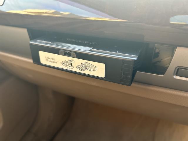 ７シリーズ ７４０ｉ　ドライブレコーダー　ＥＴＣ　クリアランスソナー　オートクルーズコントロール　ナビ　アルミホイール　ＨＩＤ　サンルーフ　ＡＴ　キーレスエントリー　盗難防止システム　パワーシート　ＣＤ　ＭＤ（30枚目）
