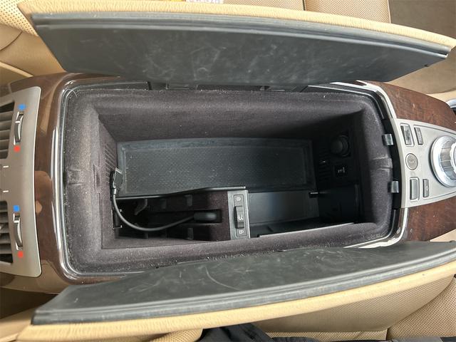 ７シリーズ ７４０ｉ　ドライブレコーダー　ＥＴＣ　クリアランスソナー　オートクルーズコントロール　ナビ　アルミホイール　ＨＩＤ　サンルーフ　ＡＴ　キーレスエントリー　盗難防止システム　パワーシート　ＣＤ　ＭＤ（35枚目）