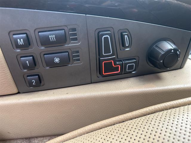 ７シリーズ ７４０ｉ　ドライブレコーダー　ＥＴＣ　クリアランスソナー　オートクルーズコントロール　ナビ　アルミホイール　ＨＩＤ　サンルーフ　ＡＴ　キーレスエントリー　盗難防止システム　パワーシート　ＣＤ　ＭＤ（42枚目）