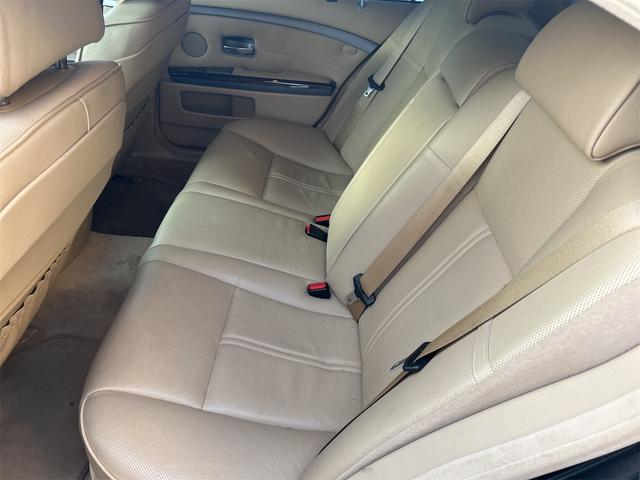 ７シリーズ ７４０ｉ　ドライブレコーダー　ＥＴＣ　クリアランスソナー　オートクルーズコントロール　ナビ　アルミホイール　ＨＩＤ　サンルーフ　ＡＴ　キーレスエントリー　盗難防止システム　パワーシート　ＣＤ　ＭＤ（45枚目）
