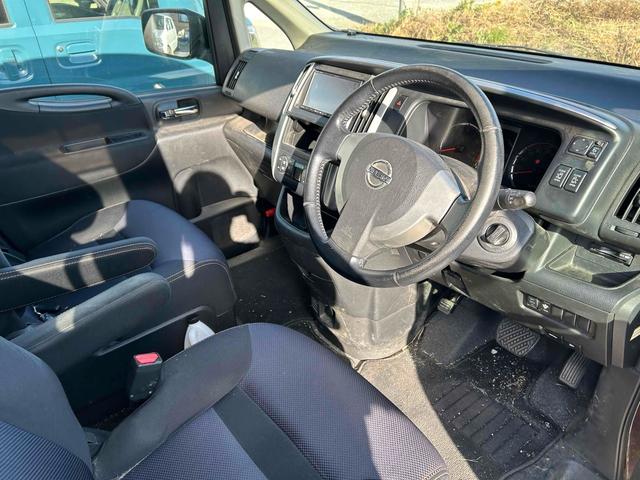 セレナ ハイウェイスター Vセレクション ETC ナビ 両側電動スライドドア HID スマートキー 電動格納ミラー 3列シート CVT アルミホイール 盗難防止システム 衝突安全ボディ ABS エアコン パワーステアリング パワーウィンドウ(2枚目)