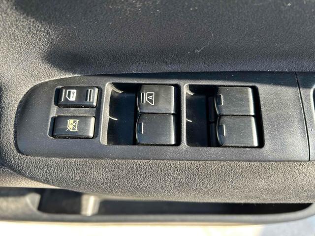 セレナ ハイウェイスター Vセレクション ETC ナビ 両側電動スライドドア HID スマートキー 電動格納ミラー 3列シート CVT アルミホイール 盗難防止システム 衝突安全ボディ ABS エアコン パワーステアリング パワーウィンドウ(8枚目)