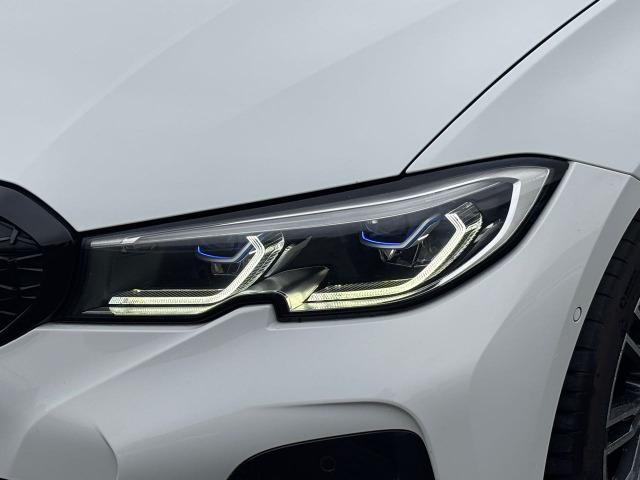 ３シリーズ ３２０ｉツーリング　Ｍスポーツ　レーザーライト装着車　後退アシスト　アクティブクルーズコントロール　三眼カメラ（3枚目）