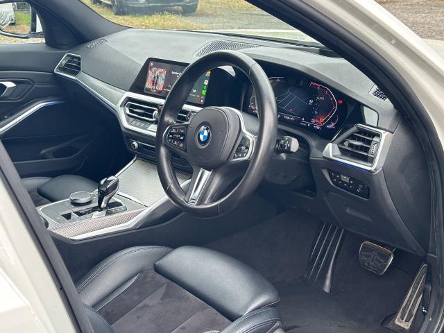 ３シリーズ ３２０ｉツーリング　Ｍスポーツ　レーザーライト装着車　後退アシスト　アクティブクルーズコントロール　三眼カメラ（4枚目）