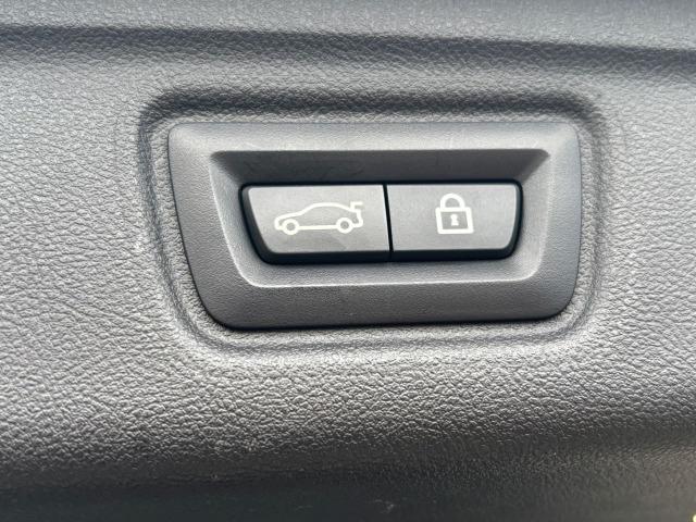 ３シリーズ ３２０ｉツーリング　Ｍスポーツ　レーザーライト装着車　後退アシスト　アクティブクルーズコントロール　三眼カメラ（28枚目）