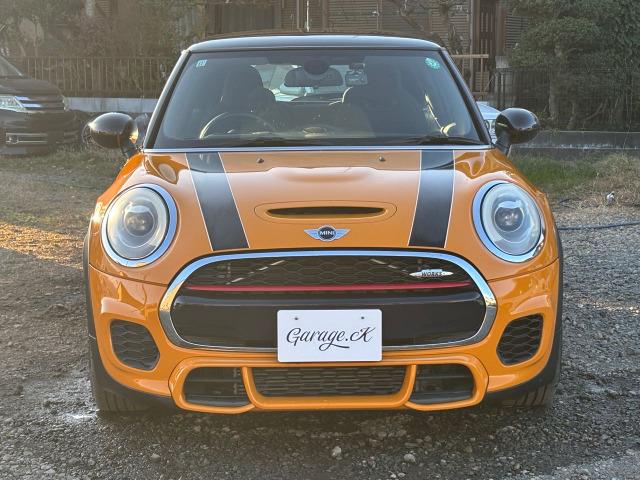 ＭＩＮＩ ジョンクーパーワークス　ジョンクーパーワークス（４名）　ワンオーナー　後ＰＤＣ　Ｂｌｕｅｔｏｏｔｈ接続　ナビ　ＬＥＤライト　バックモニター　盗難防止システム　ＨＤＤナビ　カーテンエアバッグ　ＵＳＢ　エアコン　オートライト（2枚目）