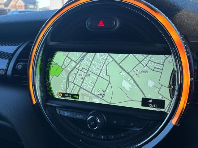 ＭＩＮＩ ジョンクーパーワークス　ジョンクーパーワークス（４名）　ワンオーナー　後ＰＤＣ　Ｂｌｕｅｔｏｏｔｈ接続　ナビ　ＬＥＤライト　バックモニター　盗難防止システム　ＨＤＤナビ　カーテンエアバッグ　ＵＳＢ　エアコン　オートライト（19枚目）