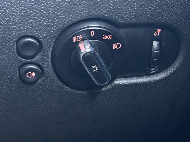 ＭＩＮＩ ジョンクーパーワークス　ジョンクーパーワークス（４名）　ワンオーナー　後ＰＤＣ　Ｂｌｕｅｔｏｏｔｈ接続　ナビ　ＬＥＤライト　バックモニター　盗難防止システム　ＨＤＤナビ　カーテンエアバッグ　ＵＳＢ　エアコン　オートライト（22枚目）