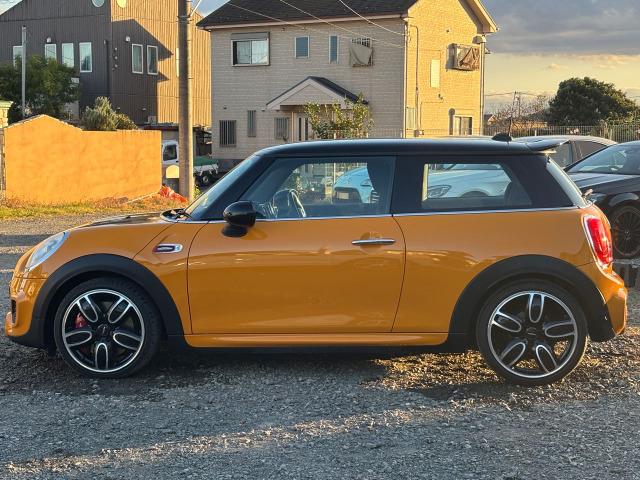 ＭＩＮＩ ジョンクーパーワークス　ジョンクーパーワークス（４名）　ワンオーナー　後ＰＤＣ　Ｂｌｕｅｔｏｏｔｈ接続　ナビ　ＬＥＤライト　バックモニター　盗難防止システム　ＨＤＤナビ　カーテンエアバッグ　ＵＳＢ　エアコン　オートライト（24枚目）