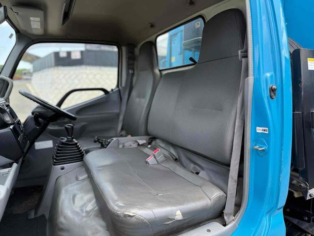 デュトロ 　ＭＴ　後輪ダブル　電動格納ミラー　ＥＳＣ　エアコン　パワーウィンドウ　　プレス式パッカー車　４．３立米（7枚目）