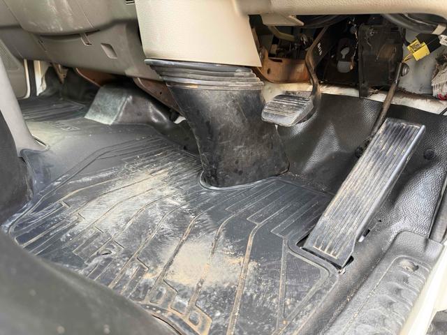 アトラストラック 　１．５ｔ平ボディ　ＡＴ　後輪ダブル　ＥＴＣ　電動格納ミラー　エアコン　パワーウィンドウ　Ｒ８．２まで車検あり（26枚目）