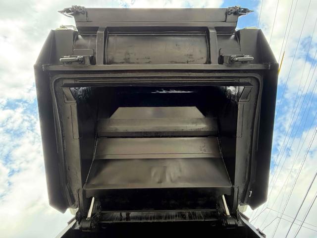 エルフトラック 　フジマイティー　５．１立米　連続巻き込み式パッカー車　６ＭＴ　３．５５ｔ　後輪ダブル　バックカメラ　アイドリングストップ　電動格納ミラー　エアコン　パワーウィンドウ　車検１年付き　ＮＯｘ・ＰＭ適合車（19枚目）