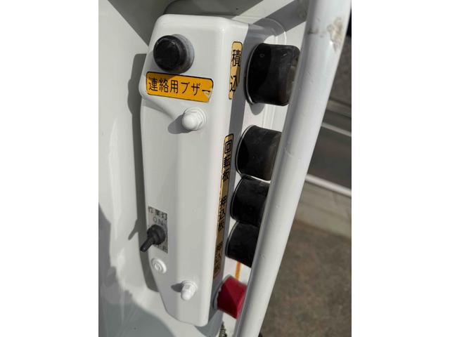 エルフトラック 　フジマイティー　５．１立米　連続巻き込み式パッカー車　６ＭＴ　３．５５ｔ　後輪ダブル　バックカメラ　アイドリングストップ　電動格納ミラー　エアコン　パワーウィンドウ　車検１年付き　ＮＯｘ・ＰＭ適合車（21枚目）